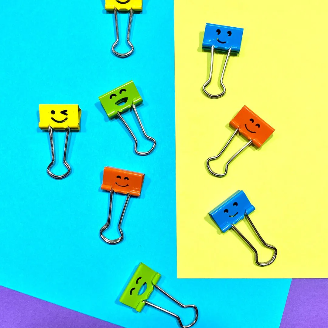 prendedor_metal_binder_smiles_19mm_8unidades_jocar_office_581_1_8f3fffac840e744f3f3cfe28ae05b587 PRENDEDOR DE PAPEL 19MM METAL BINDER SMILES COLOR JOCAR OFFICE - Imagem 1