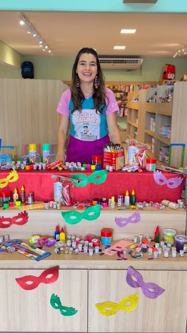 O seu CARNAVAL vai ficar ainda melhor com a PAPELNOBRE 🎭🥳Muitos produtos para você criar, customizar, e cair na folia 🎉Venha para uma de nossas unidades e confira!PapelNobre com você SEMPRE 🎭🥳