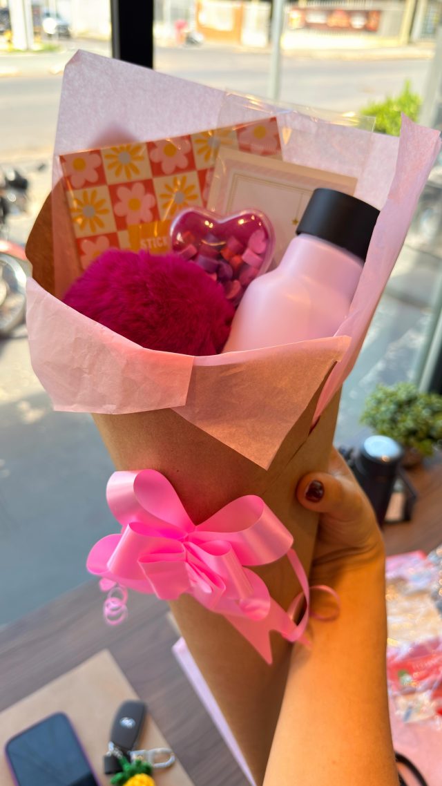 Processo de criação do nosso buquê especial para o dia das mulheres 💖💖!!Garanta esse presente especial aqui!Vem pra PapelNobre 📍