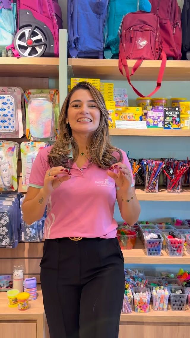 🌸 O presente perfeito para o Dia das Mulheres está aqui na PapelNobre!Mais do que um presente, é um gesto de carinho, reconhecimento e amor por aquela mulher especial que faz a diferença na sua vida. 💗Aqui na PapelNobre nós montamos kits personalizados, cheios de fofuras de papelaria: canecas, canetas, marca-textos, cadernos, acessórios e muitos outros mimos incríveis.✨ Você pode escolher cada item e montar o presente do jeitinho que quiser.
✨ Temos opções prontas ou montamos exclusivamente para você.🎁 Pode vir até a loja escolher pessoalmente ou fazer seu pedido online que montamos tudo com muito carinho.💌 Não deixe essa data passar em branco!
Surpreenda aquela mulher especial com um presente criativo, delicado e inesquecível.📲 Chama no Direct ou no WhatsApp e garanta já o seu!#DiadasMulheres #PresenteCriativo #PapelariaFofa #PapelNobre #PresentePerfeito Cuiabá PapelariaCriativa PresentesPersonalizados